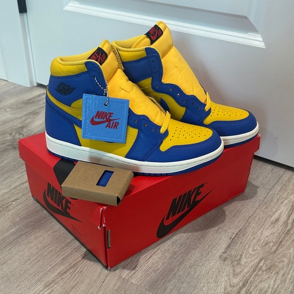 Jordans Retro 1 Reverse Laney Blue and Yellow Sneakers size Wom 8 (men size 6.5) - Picture 2 of 10